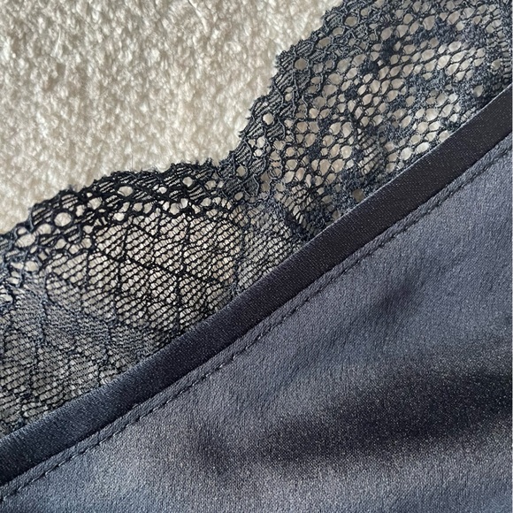 NWOT Black satin slip Abercrombie & Fitch small - Picture 3 of 6